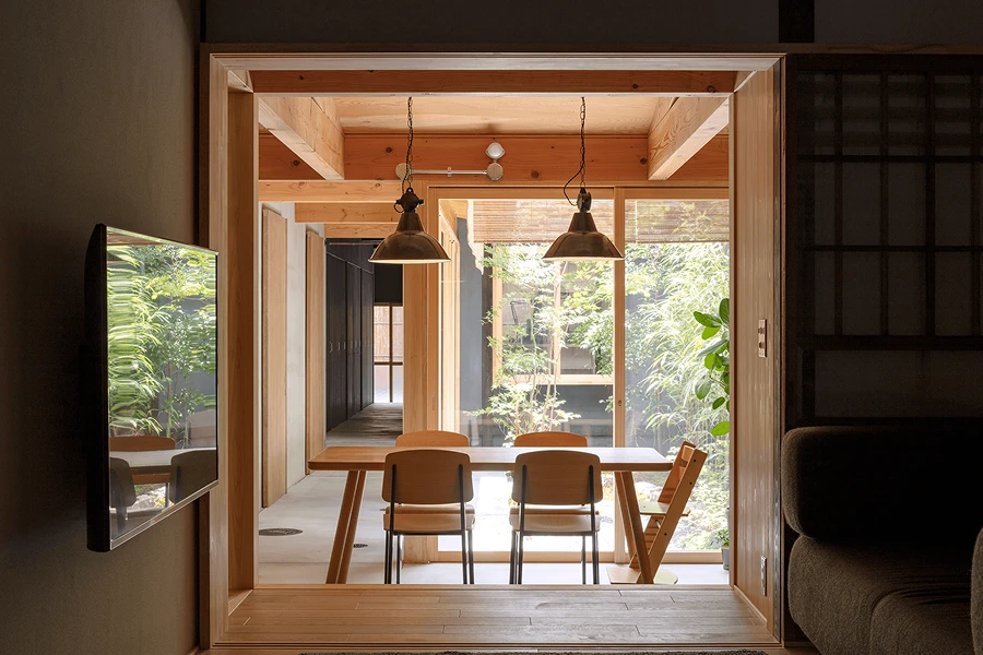 HALF HAUS